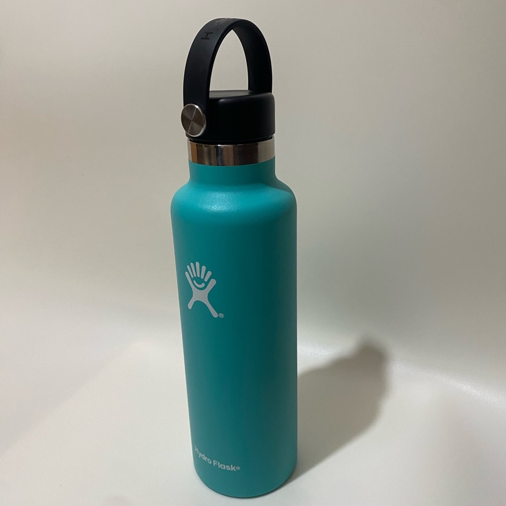 Hydro Flask 21 oz Aqua Bottle With Black Handle - Picture 2 of 5